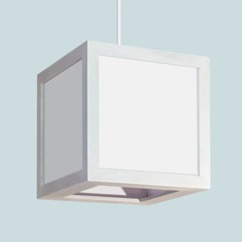Luminaire Barrawel, modèle Corsen en blanc patiné. Suspension en bois pour décoration intérieure 22 x 22 x 2 cm.